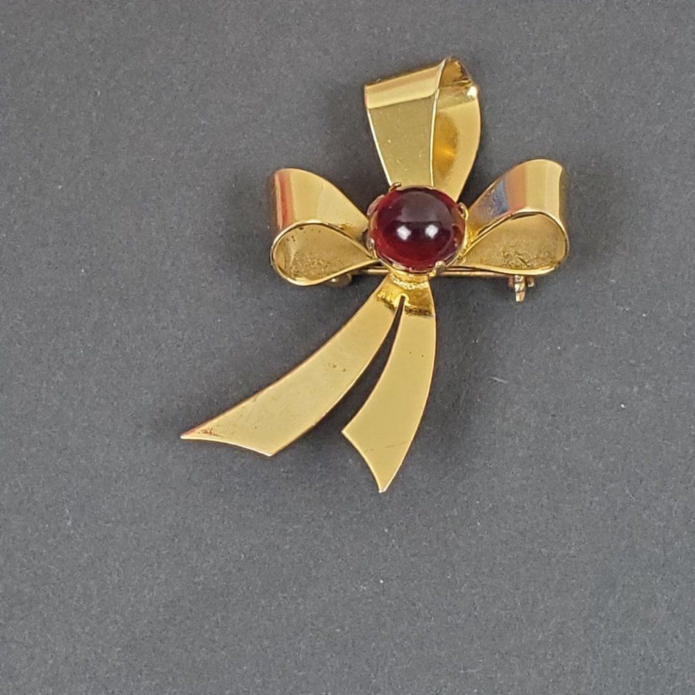 Vintage Coro Sterling Silver Gold Vermeil Red Glass Cabochon Ribbon‎ Brooch Pin - Picture 10 of 11